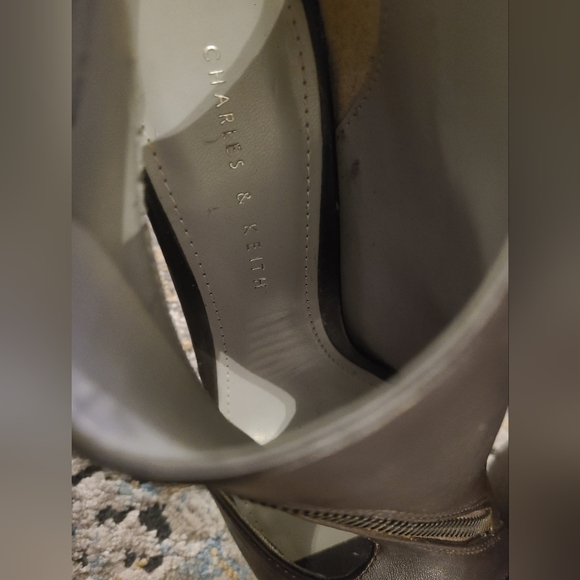 Charles & Keith stilettos - Picture 5 of 8